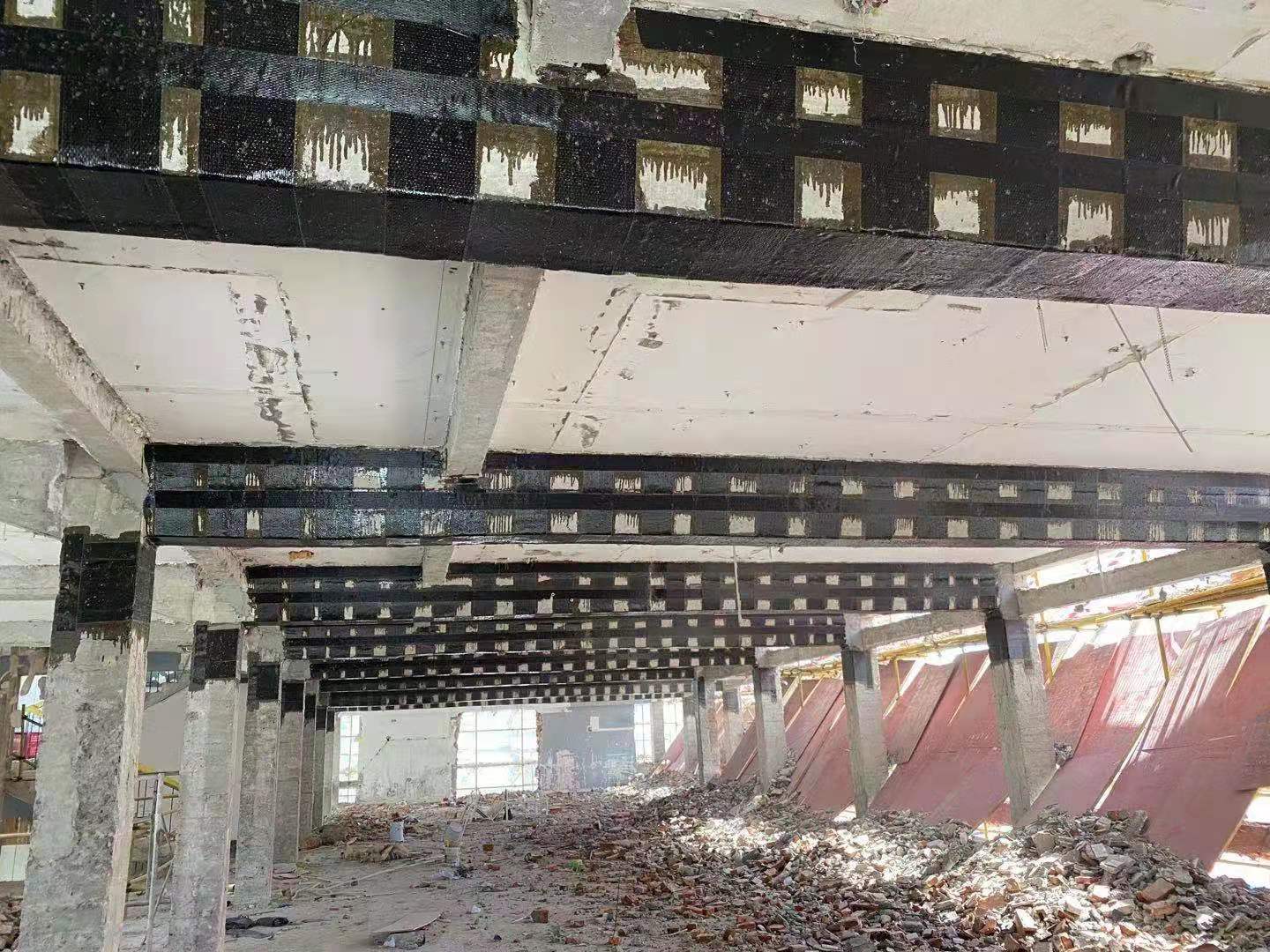 东兴碳纤维加固对症处理好房屋